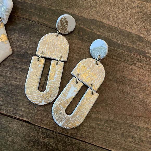 Pair of polymer clay earrings - gold and pink - Picture 3 of 4